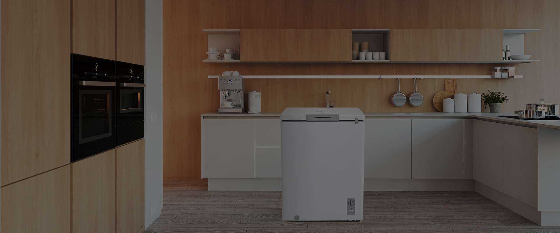 Congeladores ¿Necesitas espacio adicional? Nuestros congeladores Midea se adaptan a cualquier espacio en tu casa y además, mantienen la comida congelada bajo temperaturas extremas.